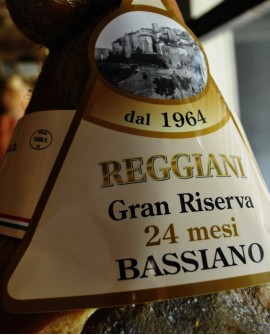 266,48 € Prosciutto di Bassiano Gran Riserva 24 mesi con Osso 9,5 Kg - Reggiani